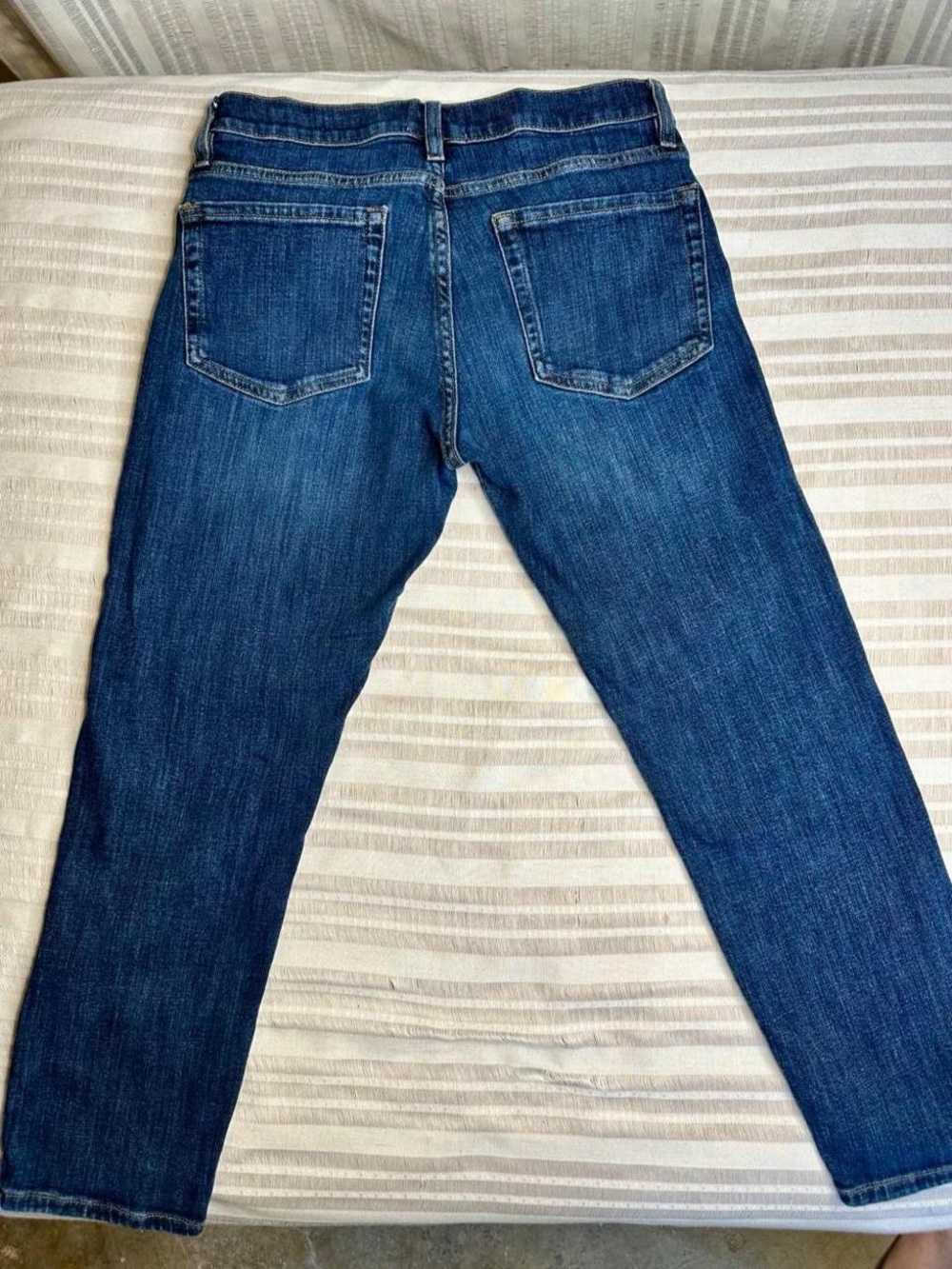 FRAME Le Garçon Distressed Jeans Crop Fit - Picture 3 of 9